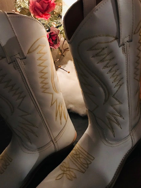 "The Destiny" White Urban Ranch Cowboy Boots w/ Gorgeous Bright Gold Stitchery