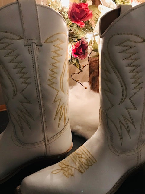 "The Destiny" White Urban Ranch Cowboy Boots w/ Gorgeous Bright Gold Stitchery