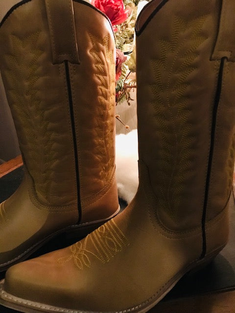 "The Fancy" Warm Honey Blond Urban Ranch Cowboy Boots w/Exquisite Bright Gold Stitchery