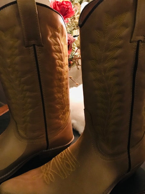 "The Fancy" Warm Honey Blond Urban Ranch Cowboy Boots w/Exquisite Bright Gold Stitchery